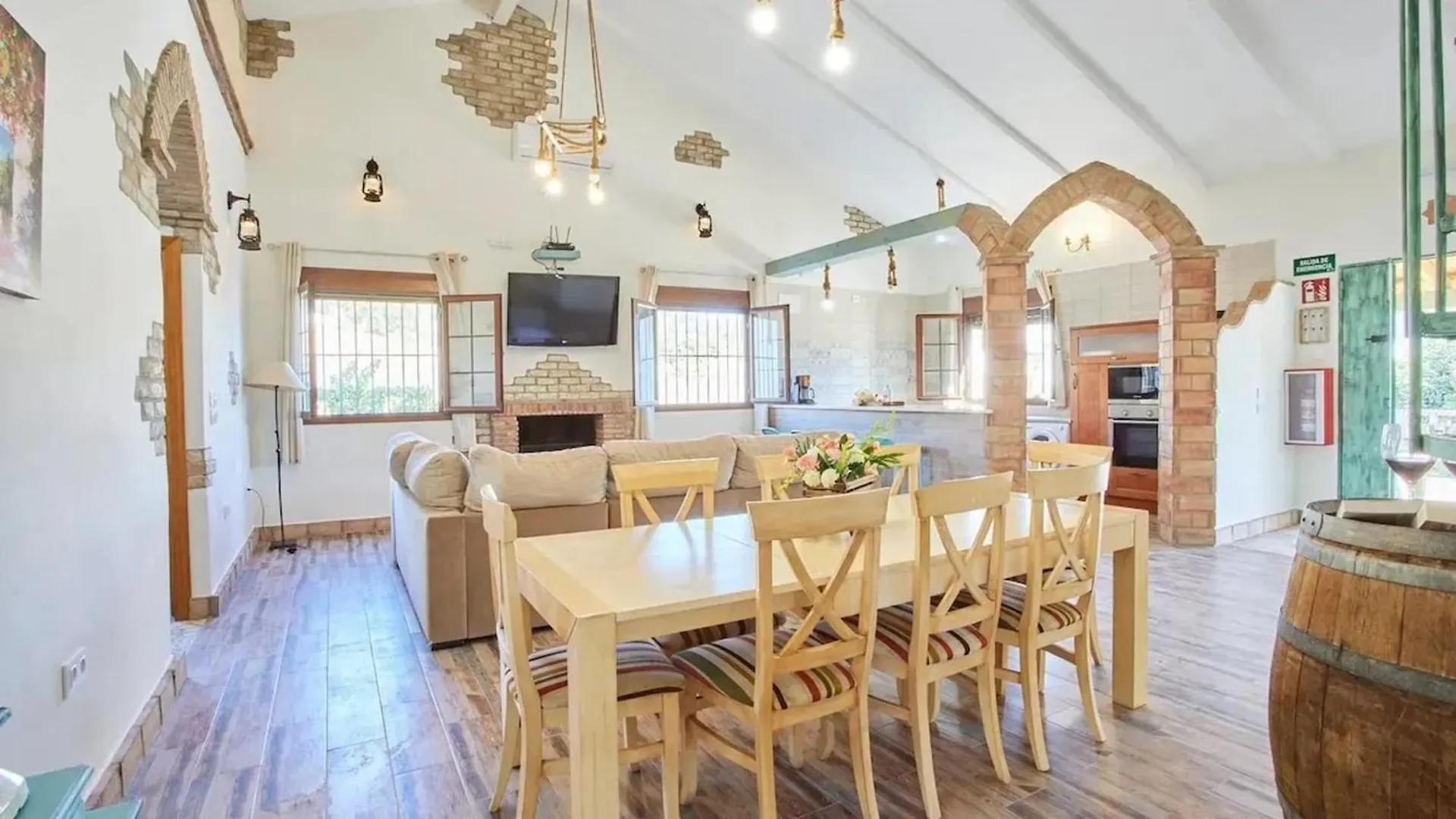 Luxurious Villa In Prado Del Rey With Pool