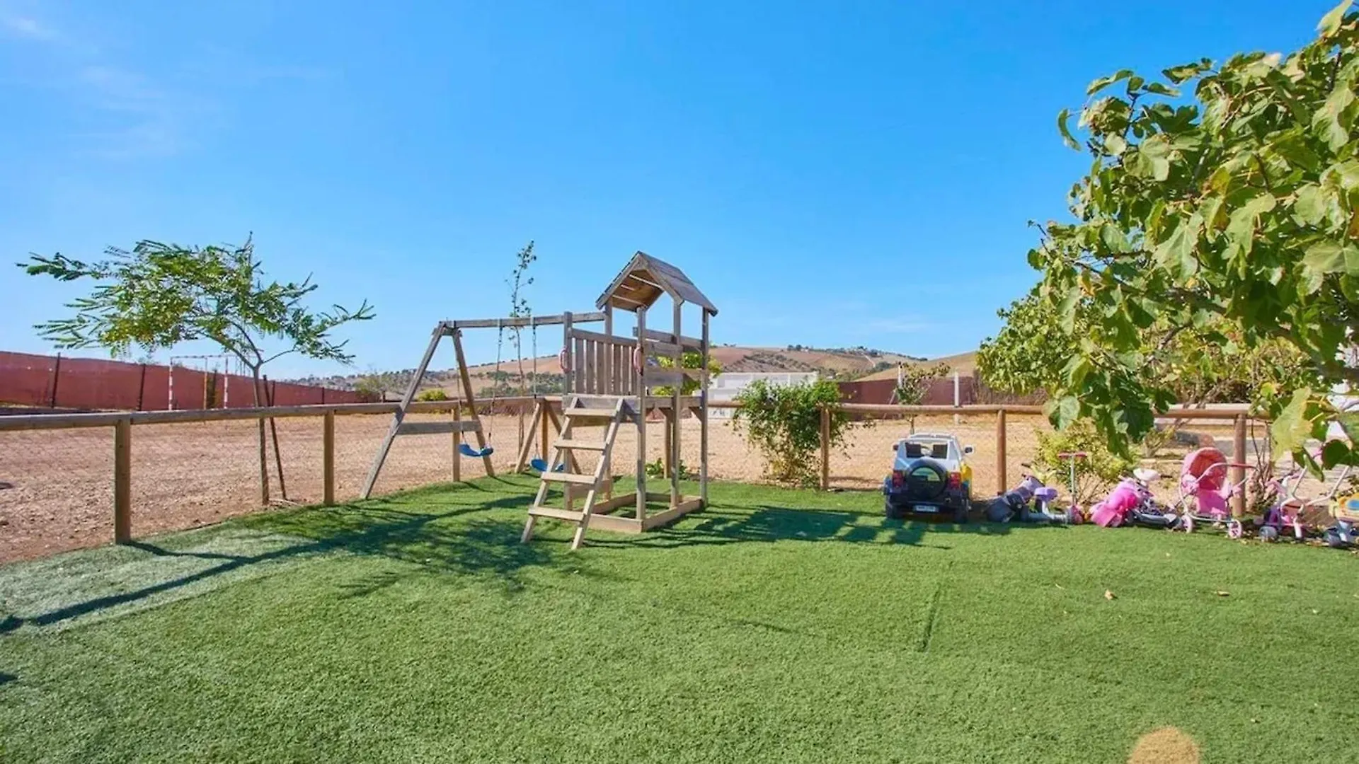 Luxurious Villa In Prado Del Rey With Pool